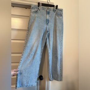 LEVI’s high waisted straight jeans- size 32.